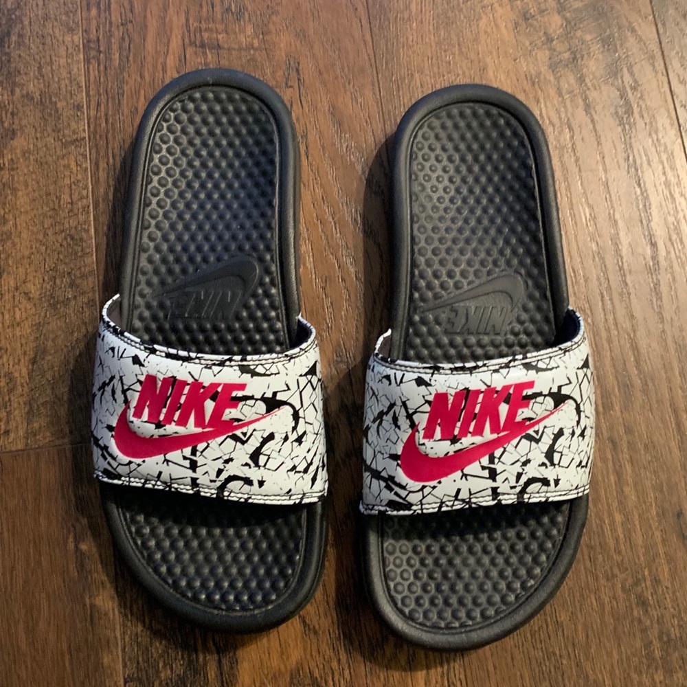 NWOT Nike Slides